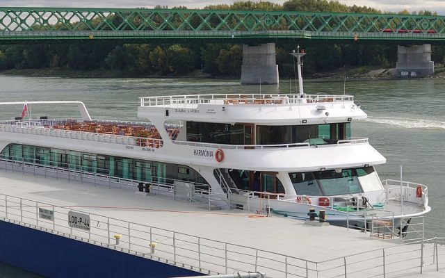 Regelmäßige Schifffahrten an der Donau