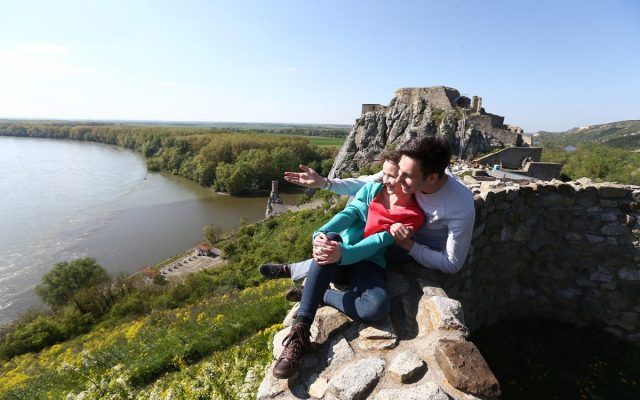 Burg Devin und Ribiselwein